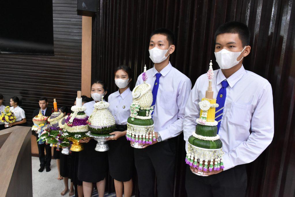 พิธีไหว้ครู : ฝ่ายประชาสัมพันธ์ กองกลาง สำนักงานอธิการบดี
