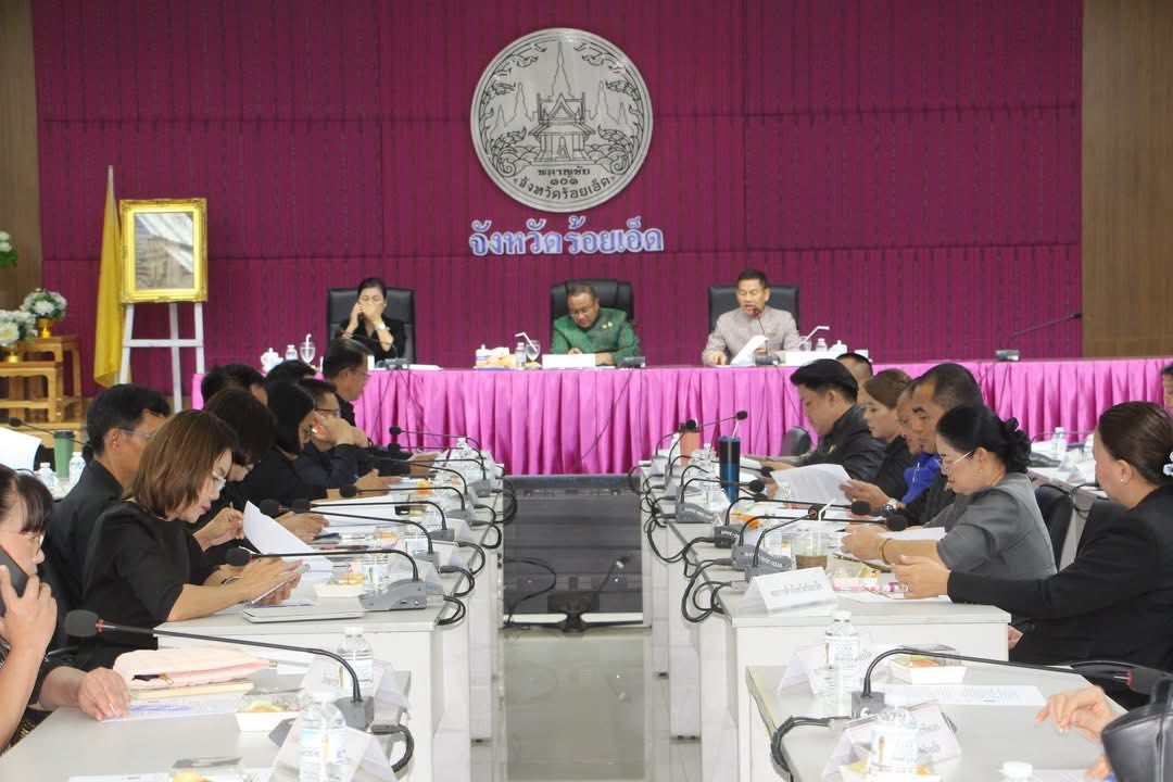เข้าร่วมประชุมกับหัวหน้าส่วนราชการจังหวัดร้อยเอ็ด เพื่อเตรียมความพร้อมการจัดพิธีถวายดอกไม้จันทน์
